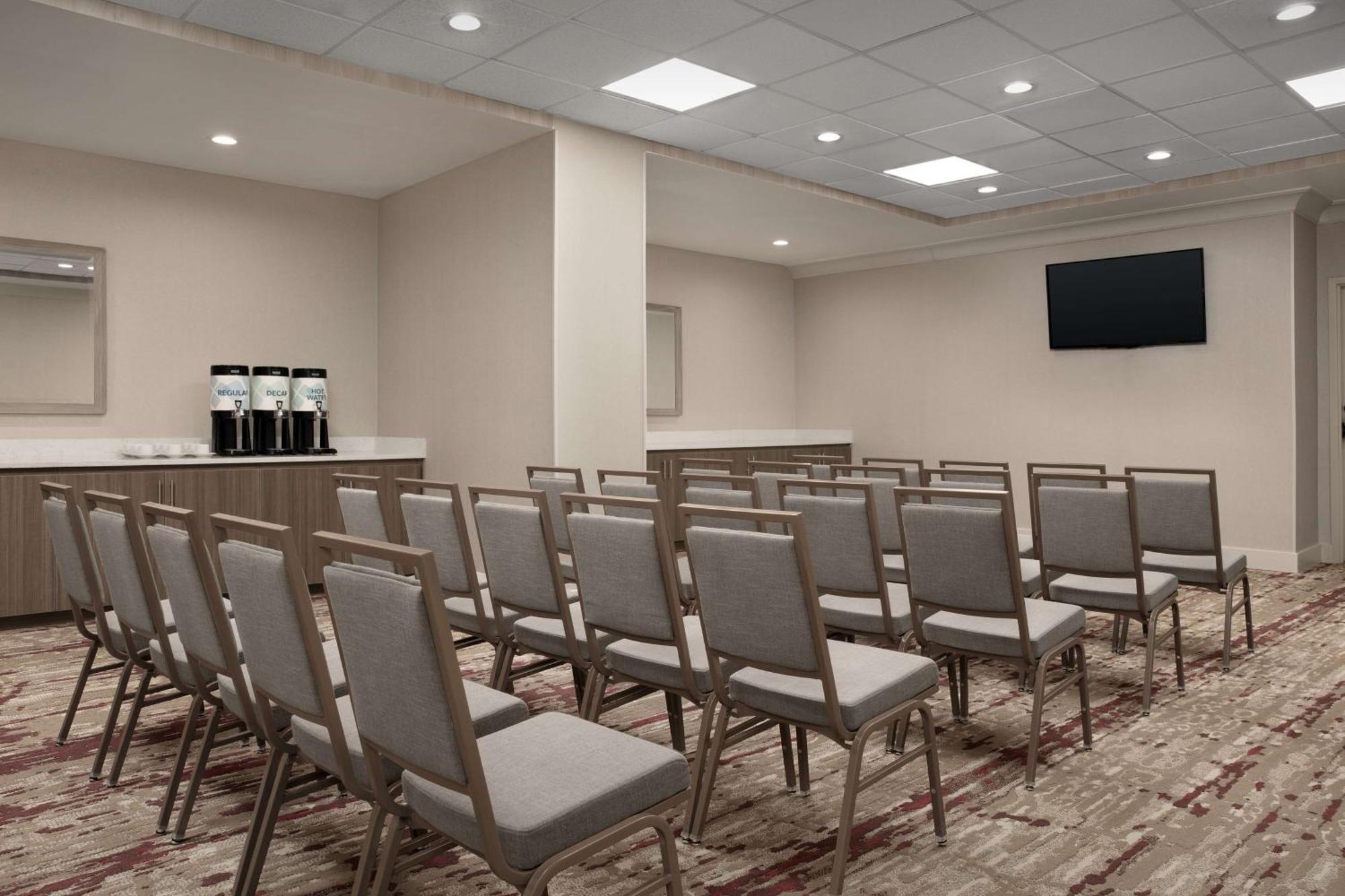 Hilton Garden Inn Philadelphia-Форт Вашингтон Екстериор снимка