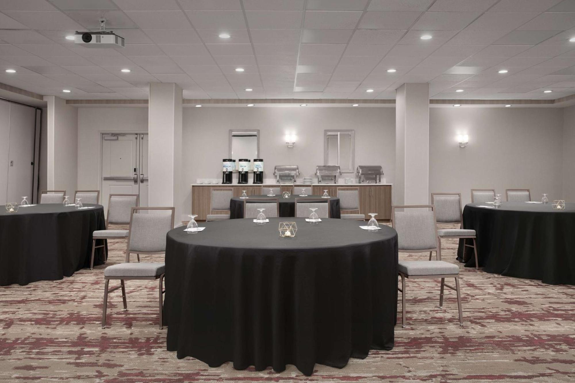 Hilton Garden Inn Philadelphia-Форт Вашингтон Екстериор снимка
