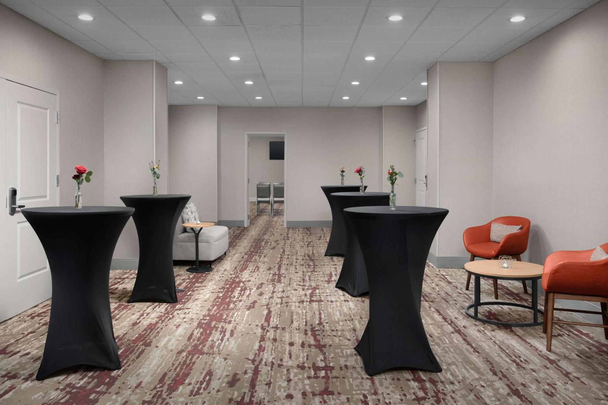 Hilton Garden Inn Philadelphia-Форт Вашингтон Екстериор снимка