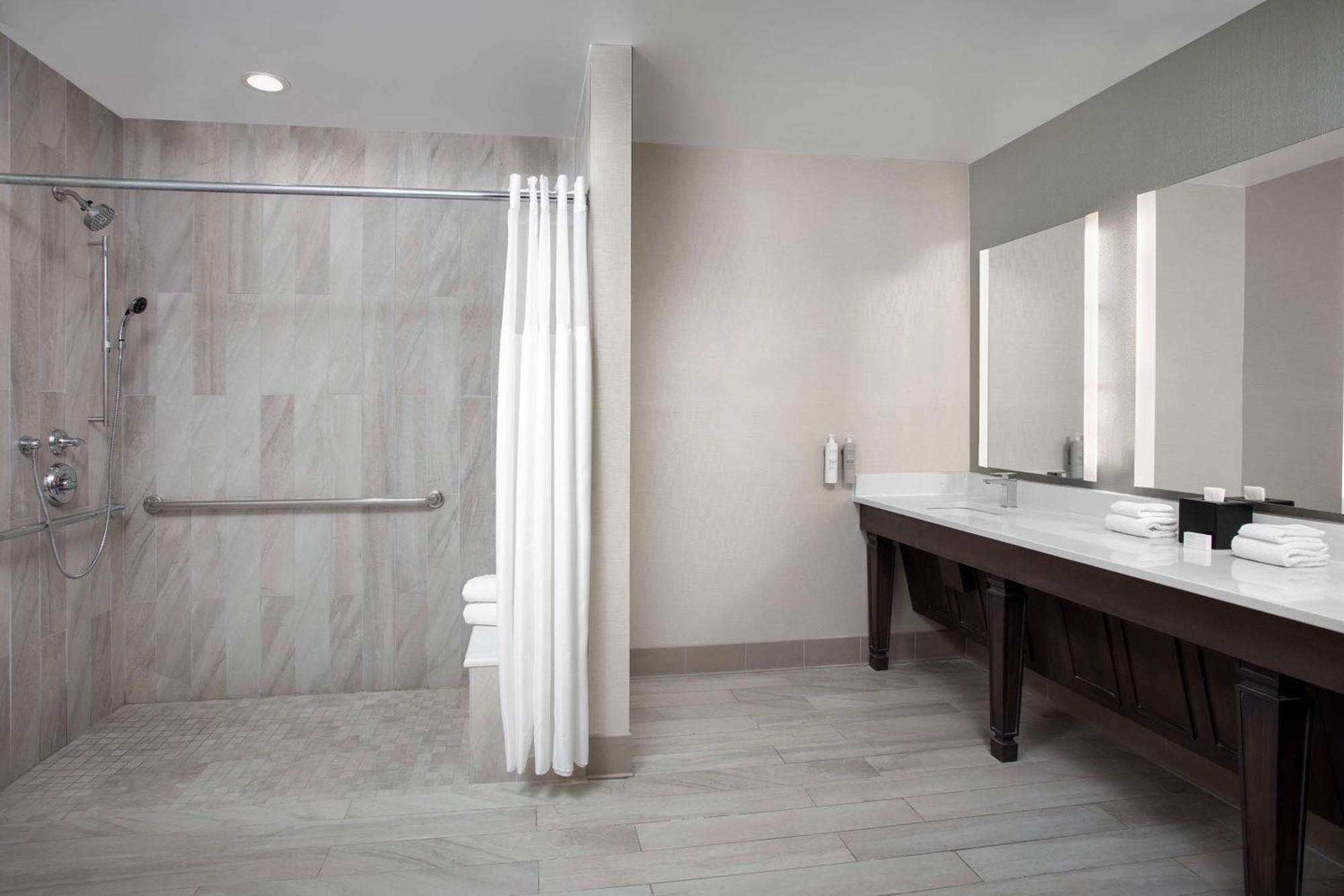 Hilton Garden Inn Philadelphia-Форт Вашингтон Екстериор снимка