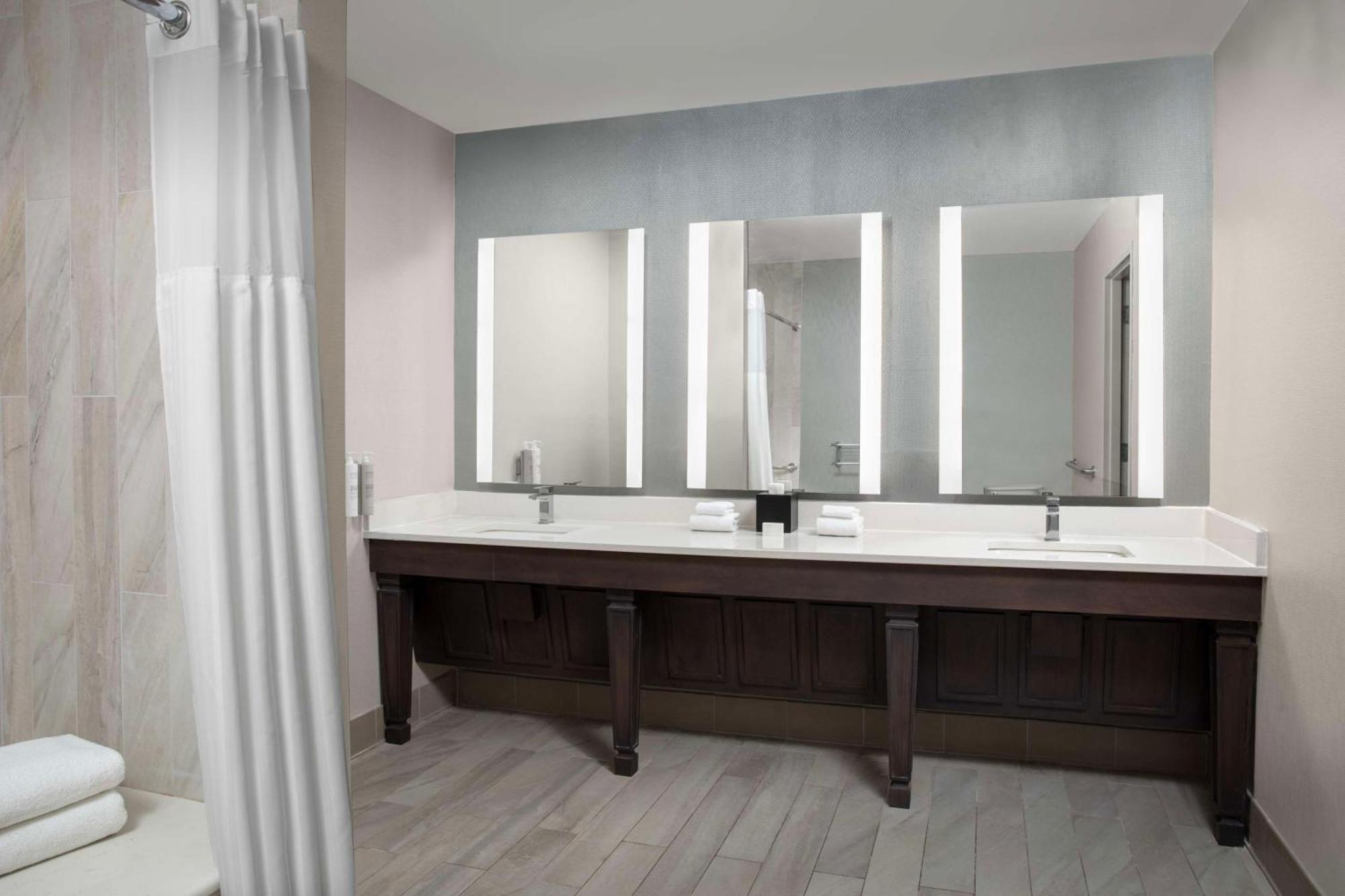 Hilton Garden Inn Philadelphia-Форт Вашингтон Екстериор снимка