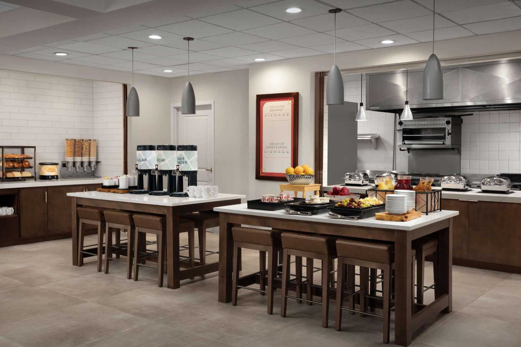 Hilton Garden Inn Philadelphia-Форт Вашингтон Екстериор снимка