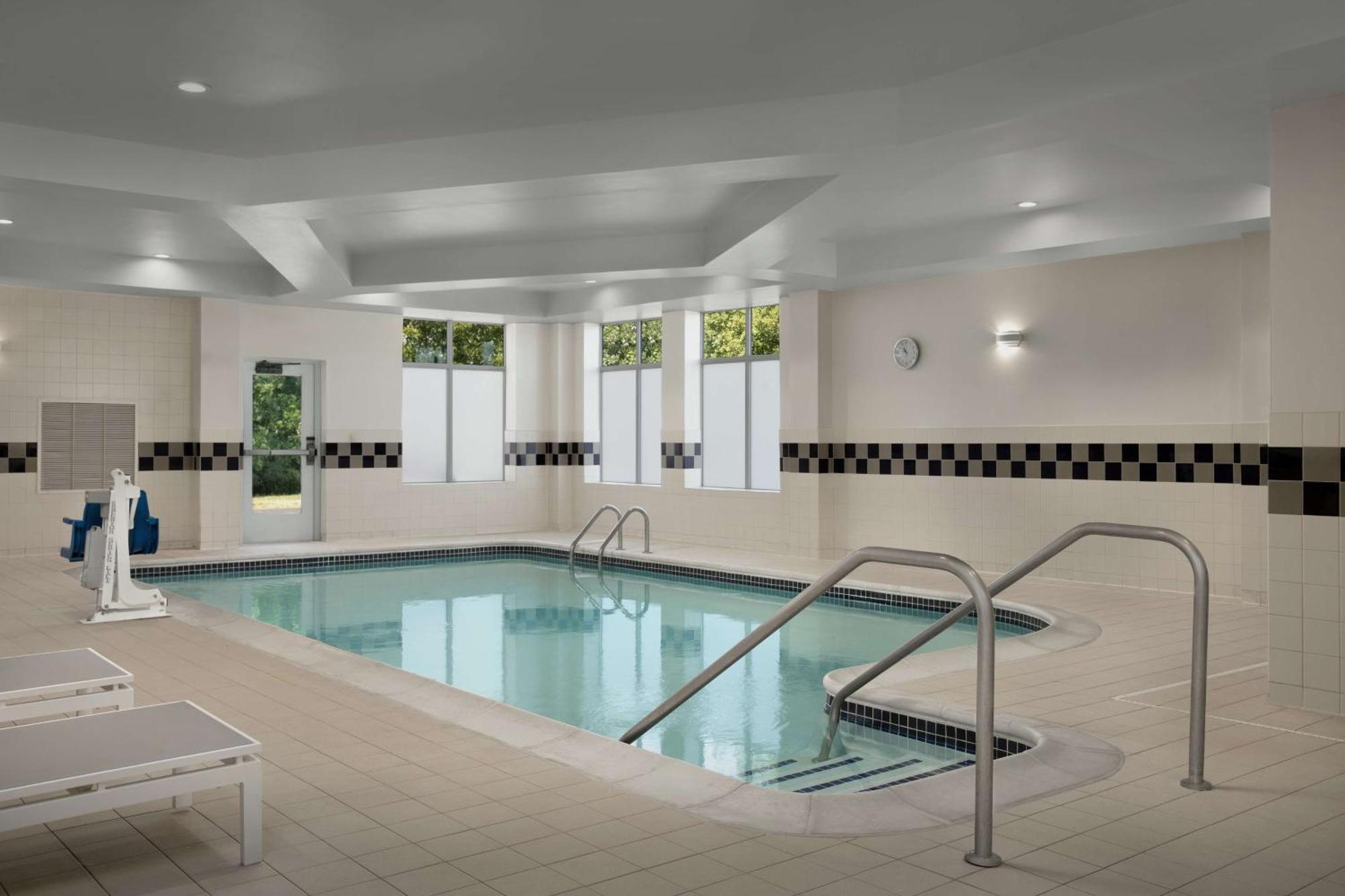 Hilton Garden Inn Philadelphia-Форт Вашингтон Екстериор снимка