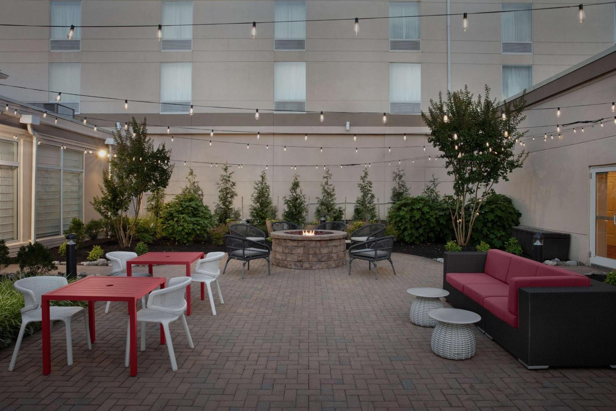Hilton Garden Inn Philadelphia-Форт Вашингтон Екстериор снимка