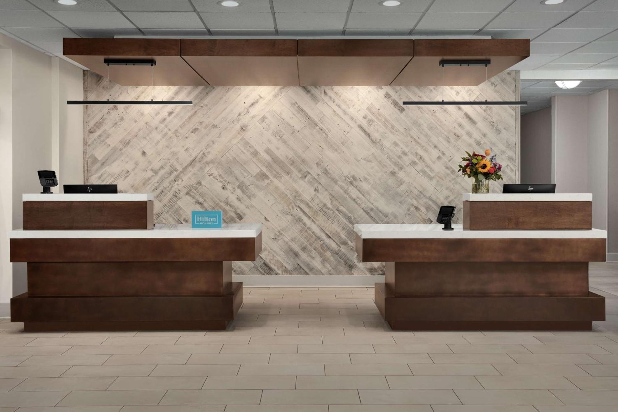 Hilton Garden Inn Philadelphia-Форт Вашингтон Екстериор снимка